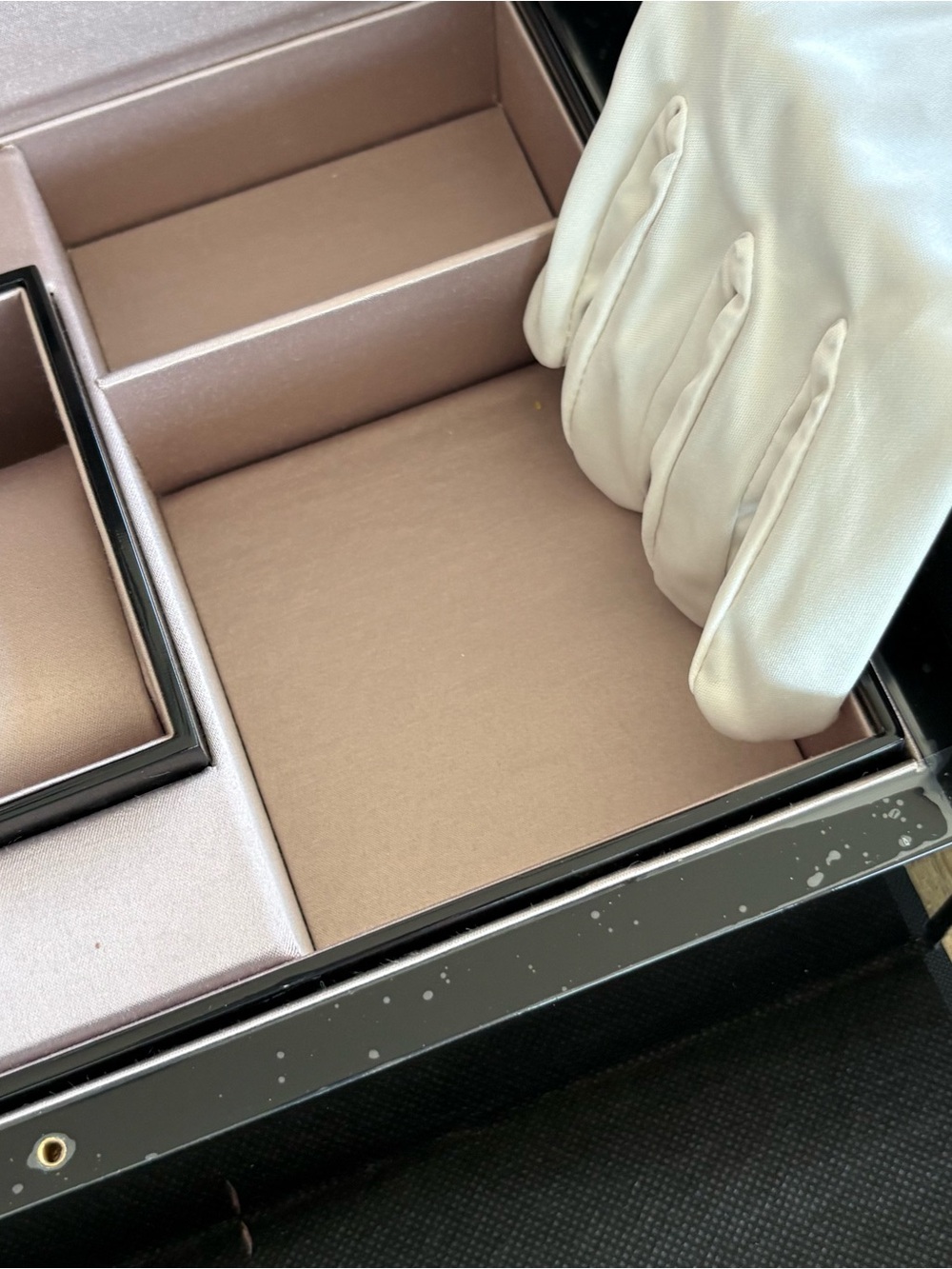 BVLGARI Black Lacquered Jewelry Box with Blush Interior - Picture 15 of 16